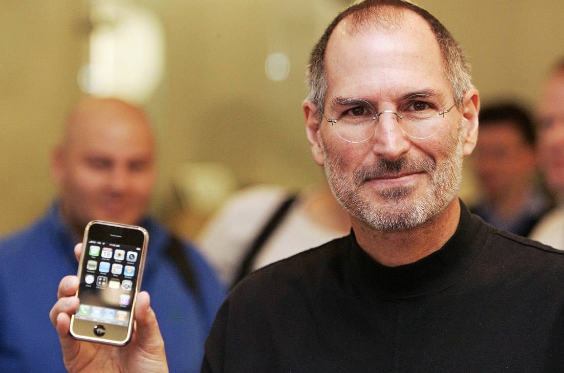 Steve Jobs with the iPhone